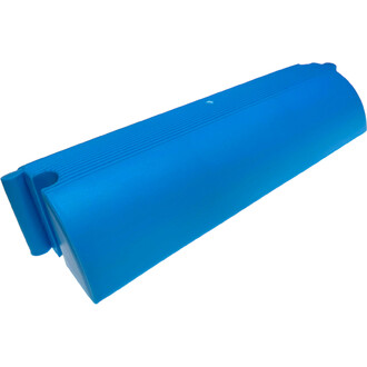 Poutre droite en plastique bleu, mesurant 29 cm de long, 12 cm de large et 6 cm de haut, avec une finition lisse et des stries sur le dessus pour un meilleur maintien.