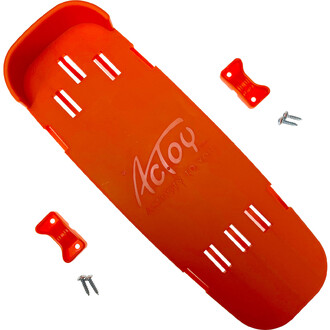 Suola in plastica arancione Actoy, vista ravvicinata con fessure di montaggio rettangolari e piccolo supporto rosso con viti.