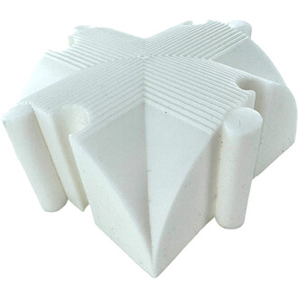 Intersection en plastique blanc pour poutres d'équilibre, avec un design en forme de croix et des surfaces rainurées, permettant une connexion sécurisée et stable des poutres.