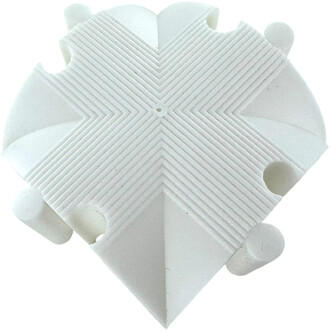 Intersections en plastique blanc pour poutres d'équilibre, avec un design en forme de croix et des textures striées, permettant de connecter plusieurs poutres.