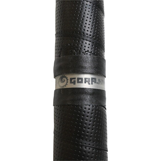 Image du Acro staff Gora, montrant la partie supérieure en noir avec un motif perforé et une bande en cuir noir portant le logo GORA.HD en métal.