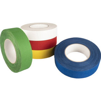 Rouleaux d'adhésif aérien de différentes couleurs (vert, blanc, rouge, jaune et bleu), chacun sur un support en carton, posés les uns contre les autres sur un fond neutre.