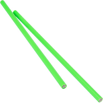 Baguettes flexibles en silicone de couleur verte, montrant deux bâtons de jonglerie alignés, avec une finition lisse et un diamètre uniforme.