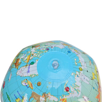 Ballon globe en plastique de 30 cm, avec une carte du monde illustrée d'animaux. Le sommet montre un bouchon bleu pour le gonflage, tandis que le fond présente des designs colorés représentant divers animaux sur le continent et l'environnement marin.
