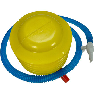 Pompe à pied jaune et bleue incluse avec le ballon sauteur Tobar, utilisée pour le gonflage facile.