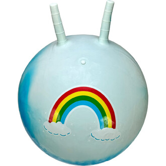 Ballon sauteur Tobar 60cm vu de dessus, avec motif arc-en-ciel et poignées rainurées. Design bleu ciel avec nuages.