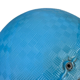 Deze bal is een ideaal accessoire voor teamspellen en motorische oefeningen.