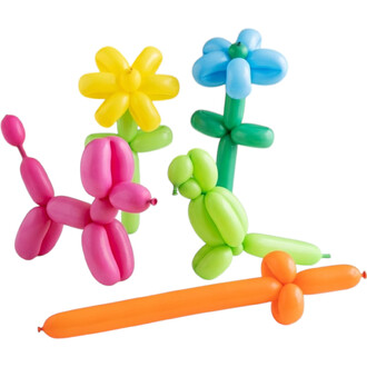 Bouquet de fleurs en ballons latex multicolores (jaune, bleu, rose, vert et orange) sur des tiges vertes, avec un long ballon orange au premier plan.