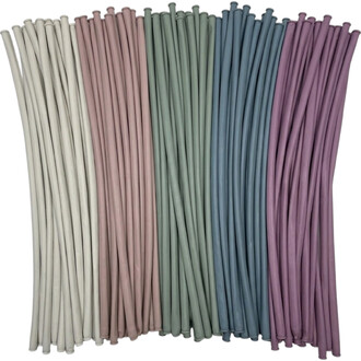 Assortiment de ballons 260 Sempertex couleur crépuscule, ballons longs pastel alignés par teinte.