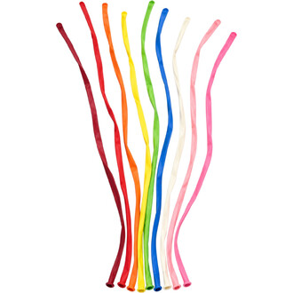 Oito balões de modelagem Sempertex longos e finos, sortidos em cores da moda, amarelo, laranja, vermelho, verde, azul, rosa e branco, sobre um fundo branco.