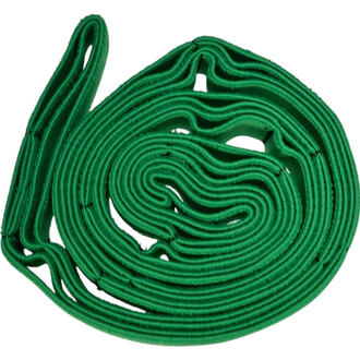 Bande textile verte enroulée, offrant 16 positions pour la jonglerie, montrant une texture lisse et une flexibilité.