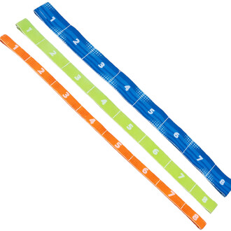 Bande textile de jonglerie avec huit positions numérotées, présentée en trois couleurs : bleue, verte et orange. Chaque bande comporte des chiffres en blanc, facilitant l'utilisation pour les exercices et les jeux.