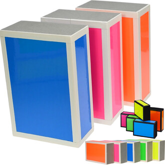 Boîte à cigares fluo Henrys, montrant trois boîtes de couleurs vives (bleu, rose et orange) avec des bords blancs. En bas à droite, un ensemble de petites boîtes colorées est visible, incluant des teintes fluo vert et noir. Les boîtes présentent une finit