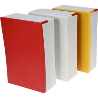 Boîte à cigares Moreira ND - Standard, composée de trois couleurs : rouge, blanc et jaune, avec un design élégant et moderne. Les boîtes se distinguent par leur forme rectangulaire et leurs bords lisses.