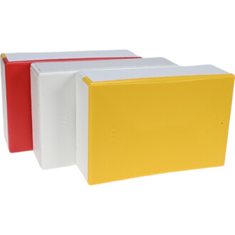 Boîte à cigares Moreira ND - Standard, en trois couleurs : rouge, blanc et jaune, disposées les unes à côté des autres. Les boîtes ont un design rectangulaire et uniforme.