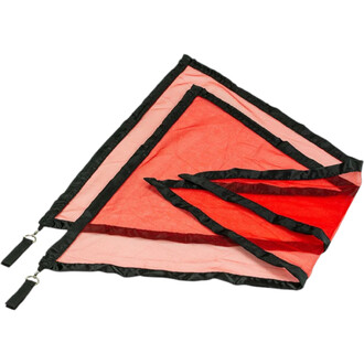 Bolas drapeau: triangles de tissu rose et rouge avec bordures noires et sangles d'attache.