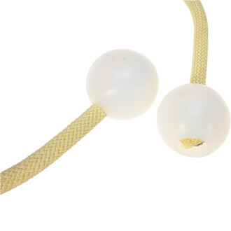 Bolas de jonglerie avec deux billes blanches attachées par une cordelette en nylon de couleur jaune. Les billes présentent une finition lisse et brillante.