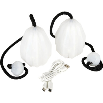 Par de bolas iluminadas Threeworlds Prism USB com duas cabeças facetadas brancas, cordões pretos e cabo de carregamento USB duplo.