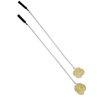 Bolas de jonglerie de 60 mm, avec deux têtes en forme de nœud en couleur beige, reliées par des chaînes argentées, et des poignées noires en haut.