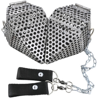 Deux bolas de jonglage Sparkle Diamond en métal argenté perforé, reliées par une chaîne métallique, avec poignées en tissu noir et boucles métalliques.