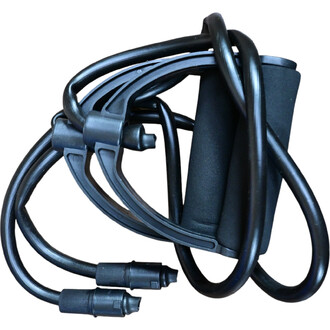 Corde de saut Bosu, composée de câbles noirs avec des poignées ergonomiques, enroulée pour un rangement facile.