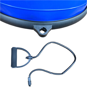 Image d'un équipement de fitness Bosu, montrant une partie bleue en forme de demi-sphère avec un bord noir, accompagnée d'un accessoire noir de type élastique de résistance avec une poignée.
