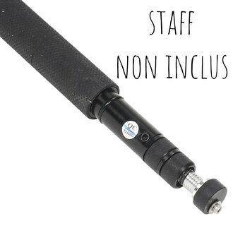 Gros plan d’un boulon cam Fusion 4.0 noir avec poignée texturée et extrémité filetée en métal.