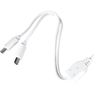 Détail d'un câble Lumi Pro double alimentation blanc: deux extrémités de connecteurs et l’adaptateur secteur blanc en gros plan.