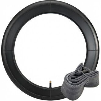 Chambre à air noire de 20 pouces vue de face, avec valve et un tuyau gris roulé à côté sur fond blanc.
