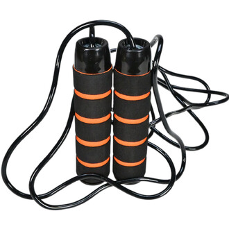 Corde à sauter lestée avec poignées en mousse noire et orange, reliée par un câble noir.