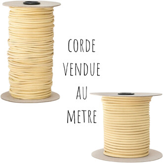 Deux bobines de corde statique en Kevlar lisse (non cardée), beige sur fond blanc.