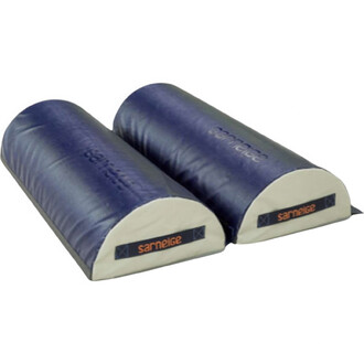 Cylindre séparable en deux, de forme arrondie et recouvert d'un revêtement en tissu de couleur bleu, avec une base beige. Chaque cylindre est lisse et présente des coutures visibles, offrant une surface adaptée aux performances de jonglerie. Le produit es