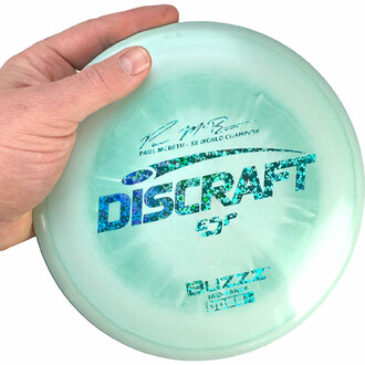 Ontdek het plezier van discgolf met de Paul McBeth ESP Buzzz, een stabiele en efficiënte disc voor alle spelniveaus.
