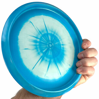 Improve your throwing technique and accuracy on the disc golf course with the Paul McBeth ESP Buzzz, a mid-range disc designed to meet the needs of players of all levels.