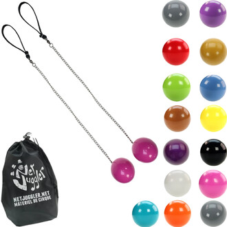 Bolas de jonglage Dragy-Poi de 70 mm, avec deux boules attachées par des chaînes, accompagnées d'un sac de rangement noir portant le logo NetJuggler. Les boules sont disponibles en plusieurs couleurs vives, incluant des teintes de violet, vert, rouge, et