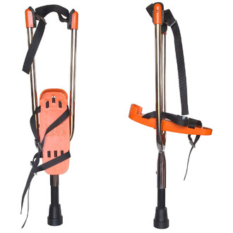 Paire d’échasses Actoy pour enfants à partir de 6 ans, montants en métal chromé avec sangles noires et plateforme orange, vues de face et de profil.