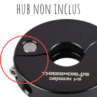 Vue rapprochée de l’écrou cylindre argenté monté sur le hub noir Dragon Threeworlds V3.