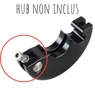 Détail en gros plan de l’écrou-cylindre V3 en métal argenté fixé sur le support noir du Hub Dragon Threeworlds, avec vis et rondelle visibles.