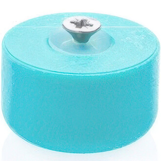 Embout équi bas PX3/PX4, forme cylindrique, couleur turquoise avec une finition lisse, surmonté d'un petit embout métallique en forme de cône.