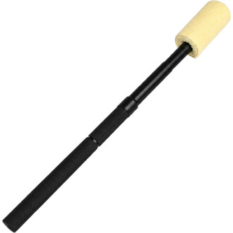 Staff de contact noir avec embout feu Sushi en kevlar beige, poignée grip texturée, tenu en diagonale sur fond blanc.
