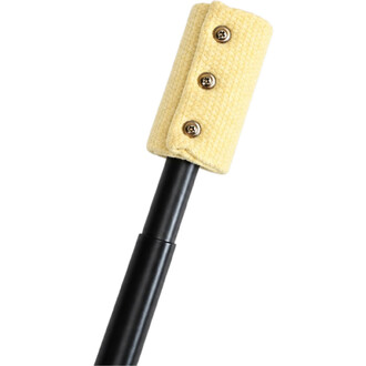 Embout feu Sushi pour staff de contact Fusion Threeworlds, fixé sur un tube noir, avec une mèche en kevlar jaune maintenue par trois boutons pression.