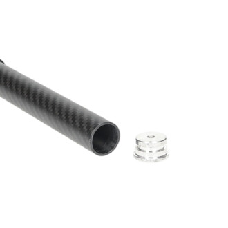 Embout fixe Fusion 22 mm sans joint, tube en carbone noir et bouchon métallique argenté posé à côté.