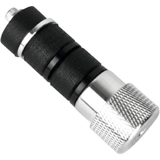 Embout quick release Fusion : extrémité de connecteur noir moleté avec bague argentée et section filetée en métal, gros plan