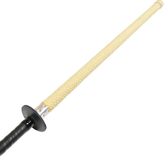 Épée de contact feu avec une poignée noire et une lame recouverte de corde jaune. La garde est en métal et apporte une finition soignée à l'ensemble du produit.