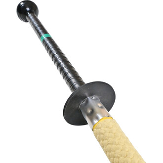 Épée de contact de feu avec une poignée en métal noir, un garde en métal et une masse de protection en corde beige. La partie de la lame est conçue pour résister à des performances de jonglerie avec du feu.