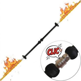 Double épées de feu connectables : deux extrémités enflammées montées sur une tige noire centrale, avec un mécanisme de connexion rapide « clic ».