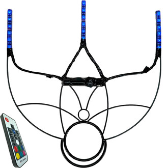  Un éventail lumineux Spider à 5 branches avec des LEDs allumées en bleu, accompagné d'une télécommande multicolore visible en bas à gauche, montrant la structure métallique fine et les câbles électriques enveloppés.