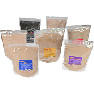 Sacs de poudre Liko Firefly de différentes couleurs, chacun dans un emballage hermétique transparent. Les étiquettes affichent des informations variées, y compris le nom du produit. Les sacs sont disposés de manière à montrer la variété, avec des couleurs