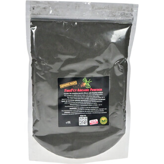 Sachet de poudre FireFly Arcane Powder de Liko, contenant un produit en poudre noir pour créer des effets spéciaux avec des braises flottantes. Le sachet est marqué avec des informations importantes et des avertissements, et affiche le logo Improved Recip