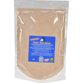 Sachet de poudre Firefly Magic Powder avec étiquette bleue, contenant des instructions et des avertissements, destiné à créer des effets spéciaux avec des étincelles bleues. Le sachet est transparent avec une fermeture en haut et affiche un logo d'amélior